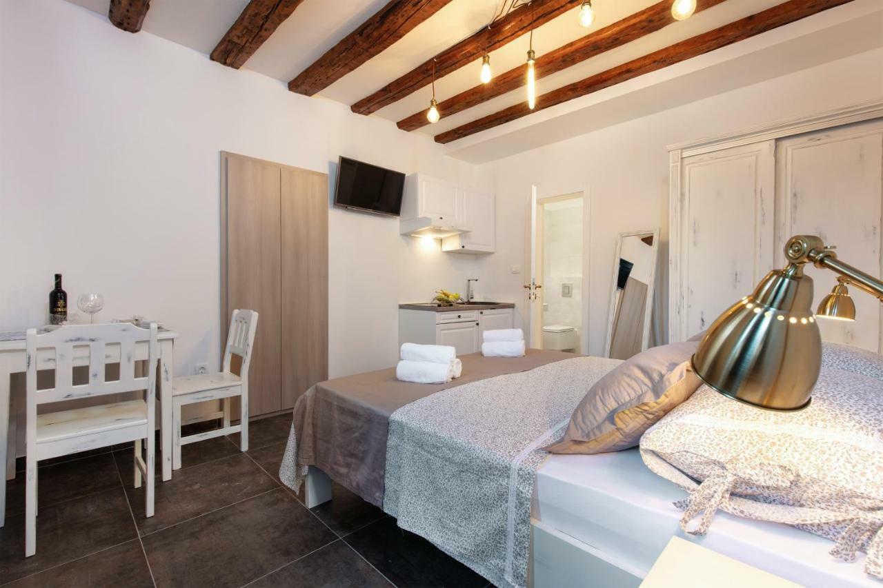 Studio Apartments Insula Спліт Екстер'єр фото